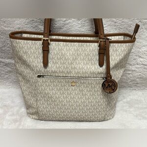 Michael Kors Jet Set Signature Snap Pocket Tote